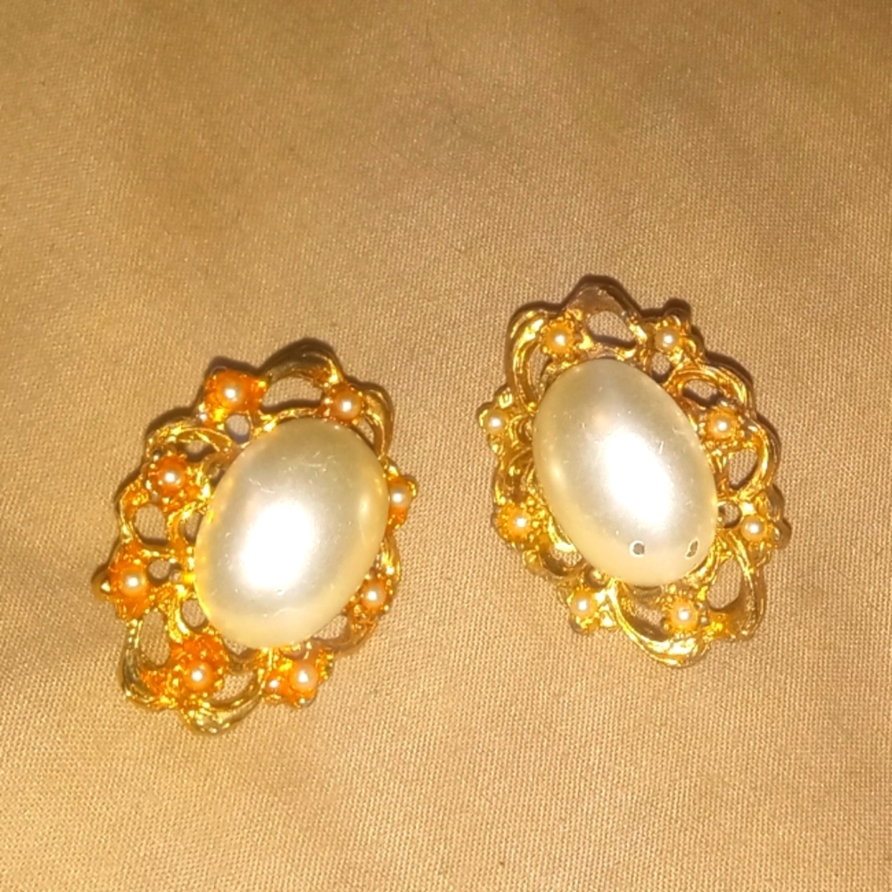 Vintage faux pearl earrings